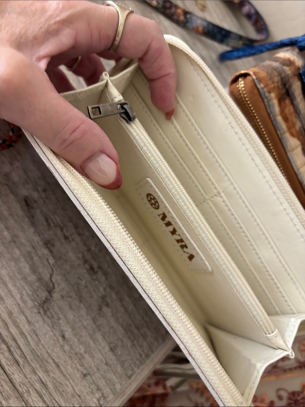 Myra Bag White and Brown Floral Tooled Zip Wallet with Heart Charm - Picture 2 of 3